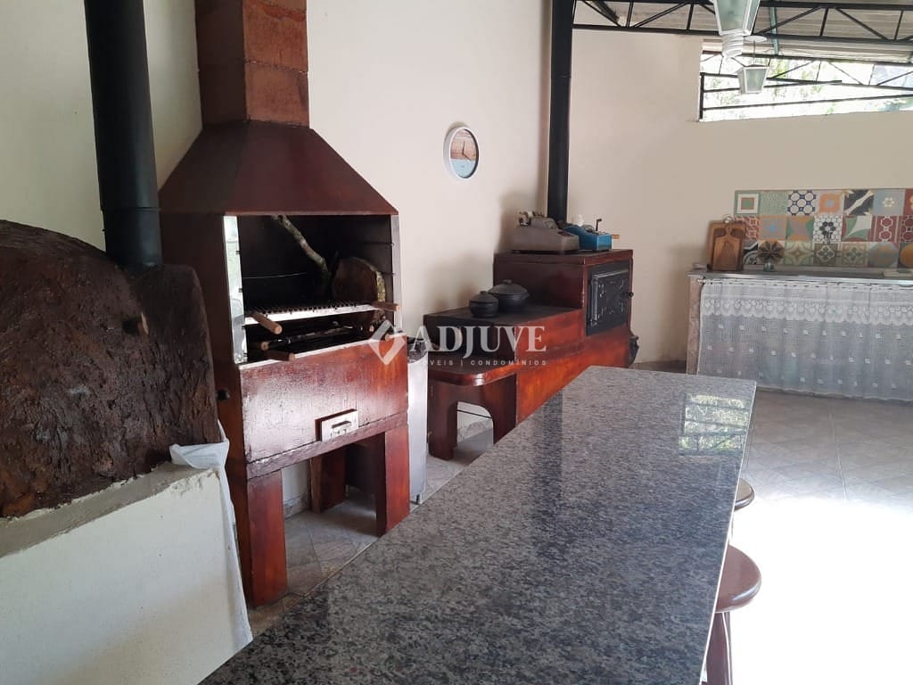 Casa à venda com 5 quartos, 300m² - Foto 12