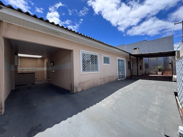 Locação - Casa com 3 quartos, 2 vagas de garagem, Churrasqueira, Palmeirinha, Boa Vista.