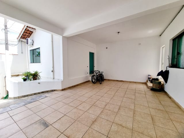 Casa com 300m² 4 quartos e 2 banheiros, à venda, no bairro Nova Guará em Guaratinguetá
