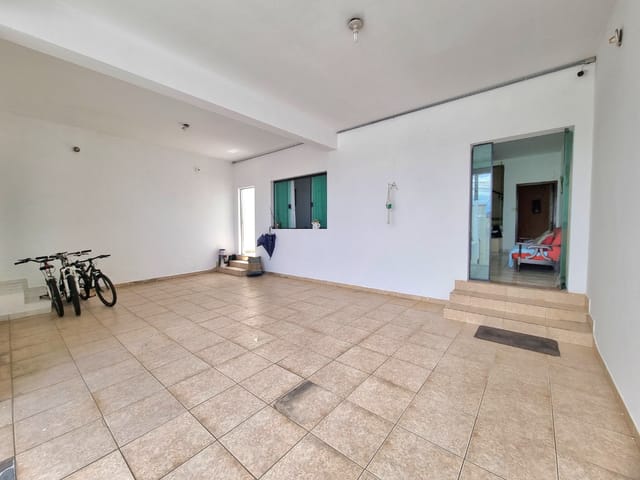 Casa com 300m² 4 quartos e 2 banheiros, à venda, no bairro Nova Guará em Guaratinguetá