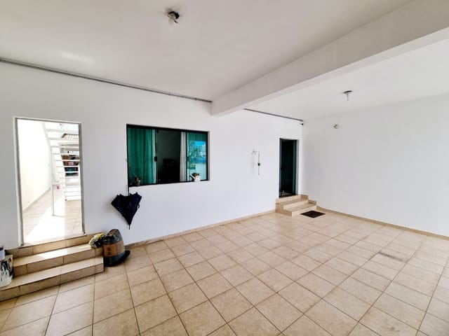 Casa com 300m² 4 quartos e 2 banheiros, à venda, no bairro Nova Guará em Guaratinguetá