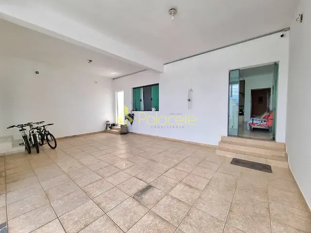 Casa com 300m² 4 quartos e 2 banheiros, à venda, no bairro Nova Guará em Guaratinguetá
