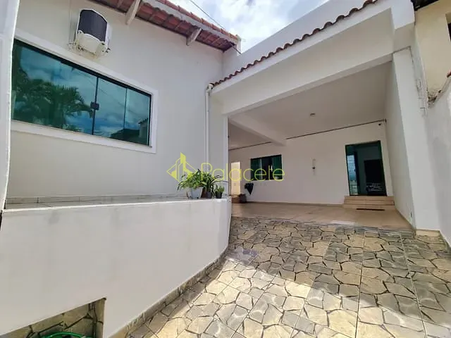 Casa com 300m² 4 quartos e 2 banheiros, à venda, no bairro Nova Guará em Guaratinguetá
