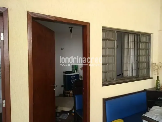 Casa com 500m² 2 quartos e 2 banheiros, à venda, no bairro Colúmbia em Londrina