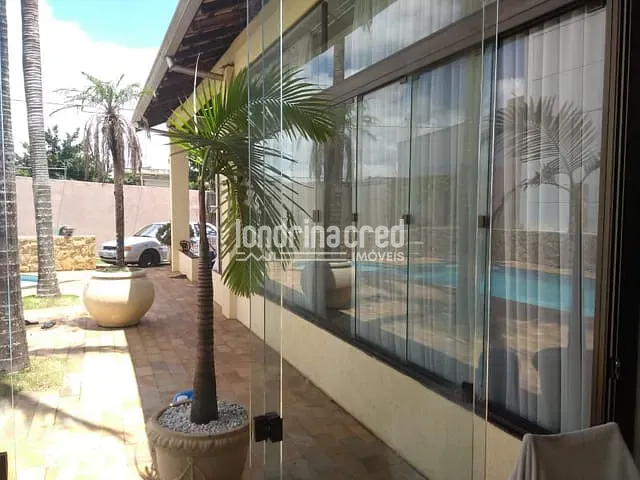 Casa com 500m² 2 quartos e 2 banheiros, à venda, no bairro Colúmbia em Londrina