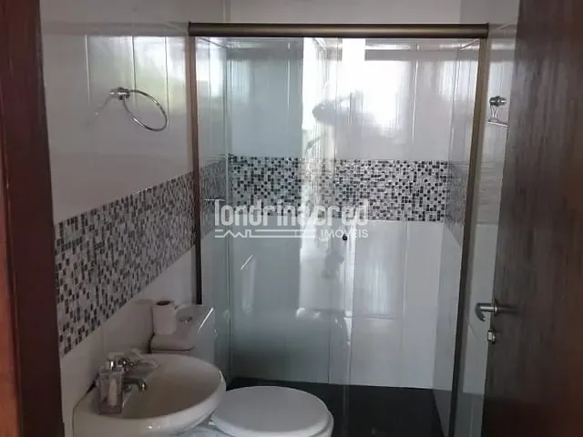 Casa com 500m² 2 quartos e 2 banheiros, à venda, no bairro Colúmbia em Londrina