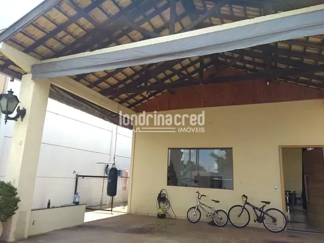 Casa com 500m² 2 quartos e 2 banheiros, à venda, no bairro Colúmbia em Londrina