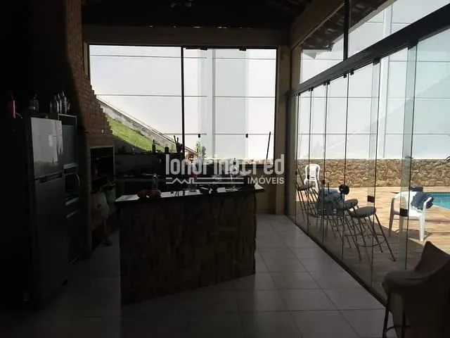 Casa com 500m² 2 quartos e 2 banheiros, à venda, no bairro Colúmbia em Londrina