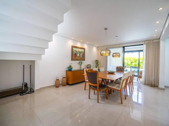 Casa com 550m² 4 quartos e 5 banheiros, à venda, no bairro São Paulo II em Cotia