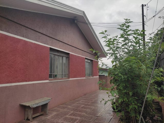 Casa Ampla à Venda com 2 Quartos – Próxima a Escolas e ao Comércio