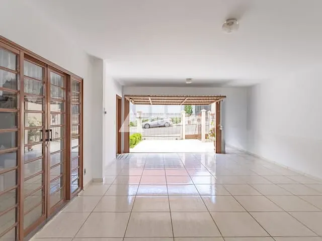 Casa com 532m² 3 quartos e 3 banheiros, à venda, no bairro Neves em Ponta Grossa