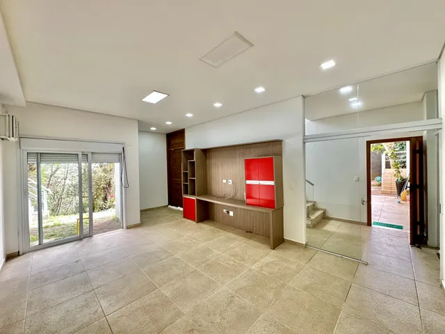 Casa com 26623m² 3 quartos e 5 banheiros, à venda, no bairro Moinho Velho em Embu das Artes