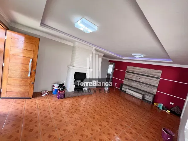 Casa com 462m² 4 quartos e 3 banheiros, à venda, no bairro Uvaranas em Ponta Grossa
