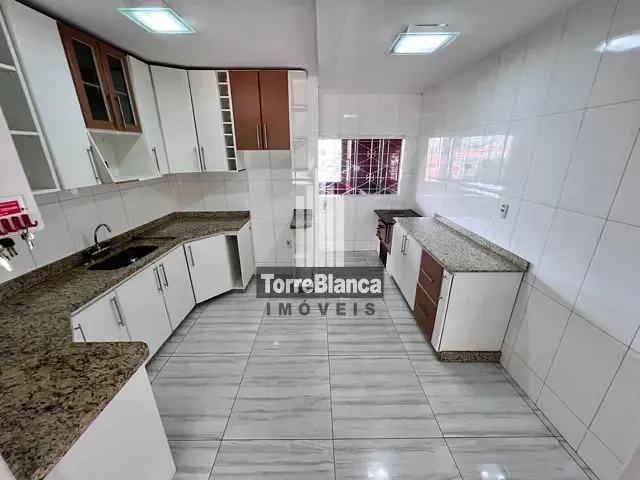 Casa com 462m² 4 quartos e 3 banheiros, à venda, no bairro Uvaranas em Ponta Grossa