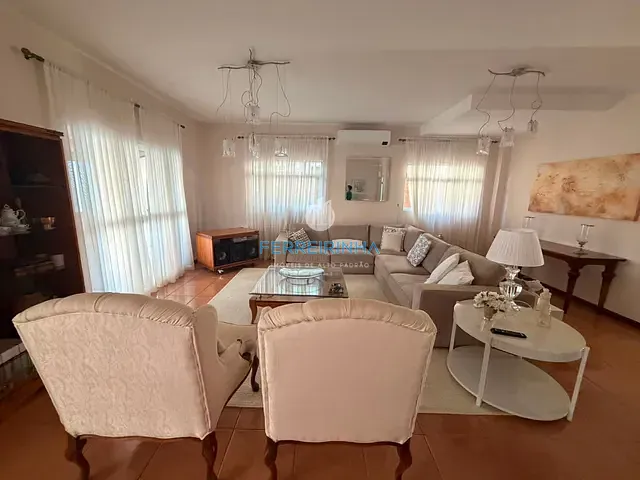 Casa 4 quartos e 6 banheiros, para alugar, no bairro Urbanova em São José dos Campos