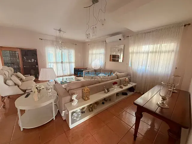 Casa 4 quartos e 6 banheiros, para alugar, no bairro Urbanova em São José dos Campos