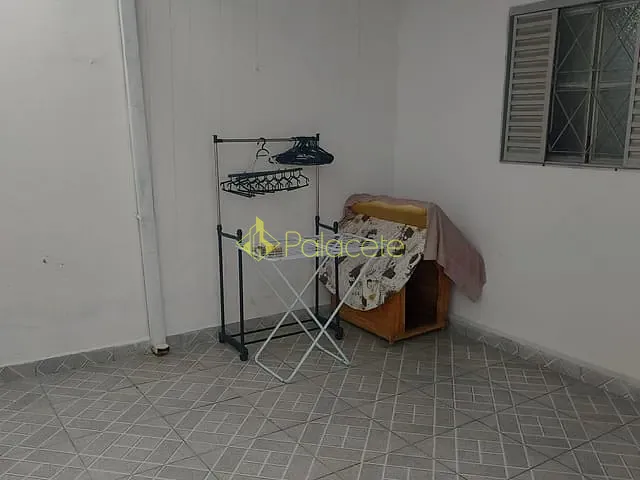 Casa com 150m² 2 quartos e 1 banheiro, à venda, no bairro Jardim Gurilândia em Taubaté