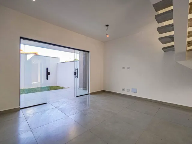Casa com 170m² 3 quartos e 3 banheiros, à venda, no bairro Jardim Ana Estela em Carapicuíba