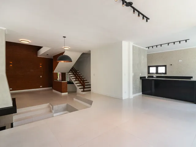 Casa com 315m² 5 quartos e 6 banheiros, à venda, no bairro Alphaville em Santana de Parnaíba