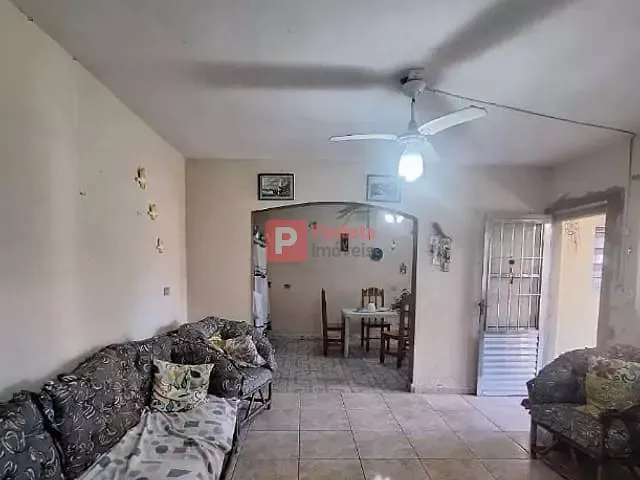 Casa 1 quarto e 2 banheiros, à venda, no bairro Loty em Itanhaém