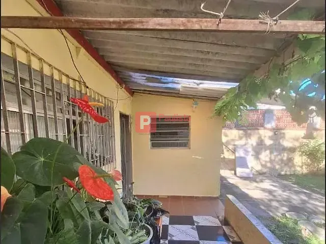 Casa 1 quarto e 2 banheiros, à venda, no bairro Loty em Itanhaém