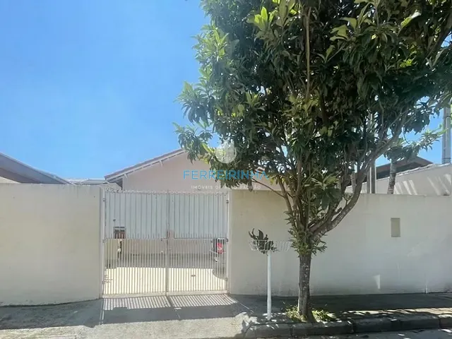 Casa com 250m² 3 quartos e 1 banheiro, à venda, no bairro Conjunto Residencial Vale dos Pinheiros em São José dos Campos