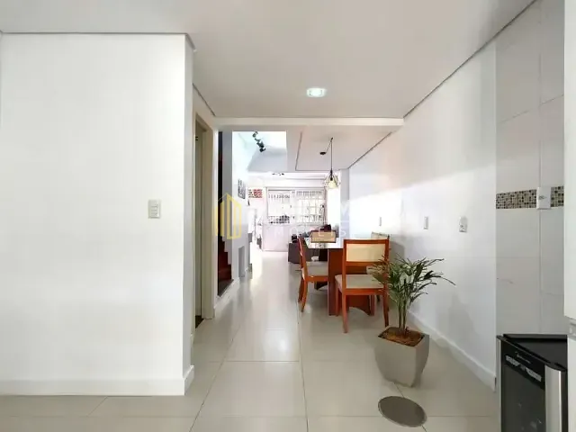 Casa com 105m² 3 quartos e 2 banheiros, à venda, no bairro Jardim Itu em Porto Alegre