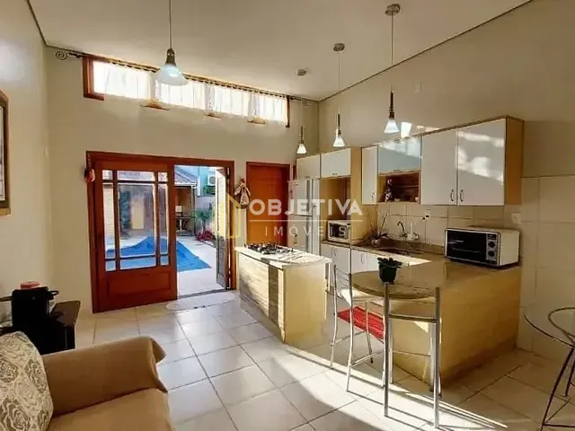 Casa com 227m² 4 quartos e 5 banheiros, à venda, no bairro Partenon em Porto Alegre