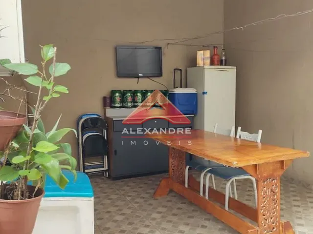 Casa com 150m² 3 quartos e 1 banheiro, à venda, no bairro Vila Industrial em São José dos Campos