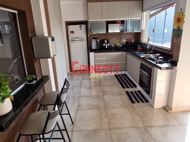 Casa com 200m² 3 quartos e 4 banheiros, à venda, no bairro Jardim Arlindo Laguna em Ribeirão Preto