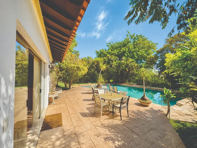 Casa com 4908m² 4 quartos e 5 banheiros, à venda, no bairro Chácara Granja Velha em Carapicuíba