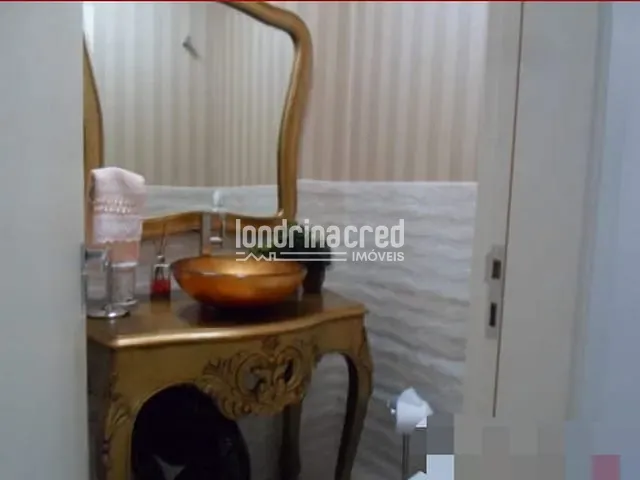 Casa com 580m², à venda, no bairro Centro em Cambé