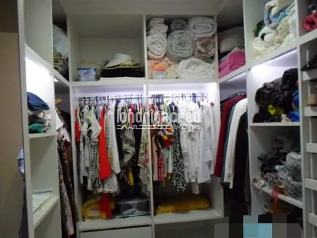 Casa com 580m², à venda, no bairro Centro em Cambé