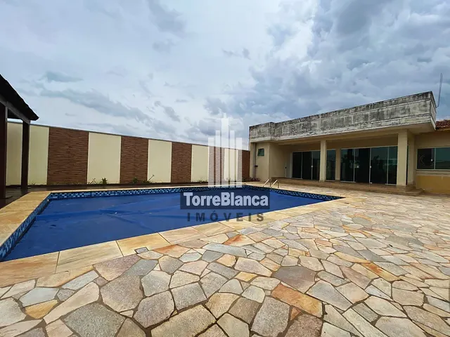 Casa 4 quartos e 6 banheiros, à venda, no bairro Uvaranas em Ponta Grossa