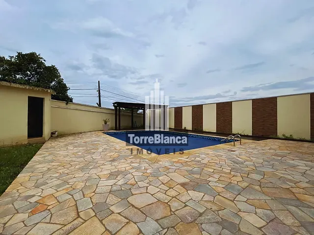 Casa 4 quartos e 6 banheiros, à venda, no bairro Uvaranas em Ponta Grossa