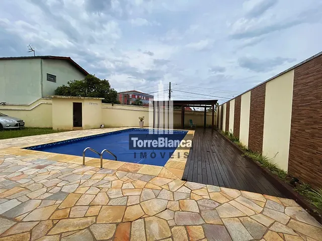 Casa 4 quartos e 6 banheiros, à venda, no bairro Uvaranas em Ponta Grossa
