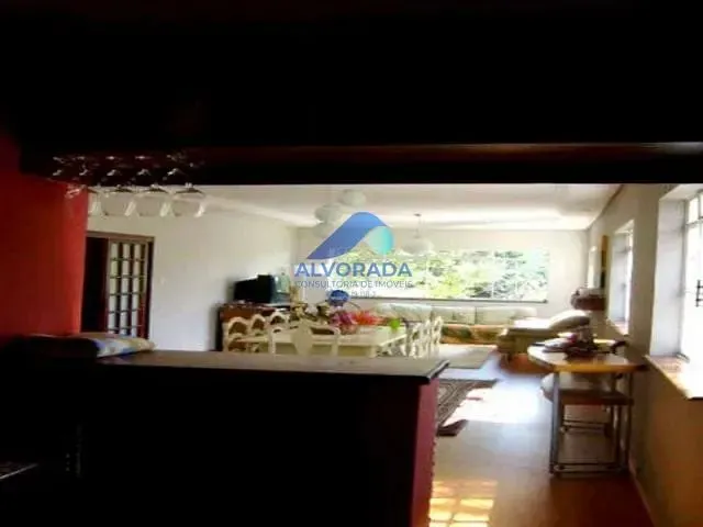 Casa com 677m² 6 quartos e 1 banheiro, à venda, no bairro Centro em São Bento Do Sapucaí