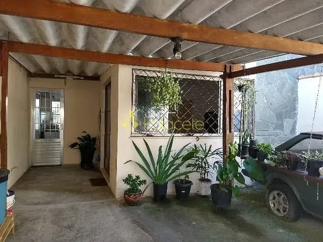 Casa com 164m² 2 quartos e 1 banheiro, à venda, no bairro Jardim Ana Emilia em Taubaté