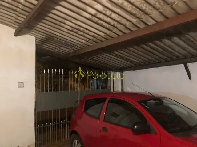 Casa com 250m² 2 quartos e 1 banheiro, à venda, no bairro Jardim Eloyna em Pindamonhangaba