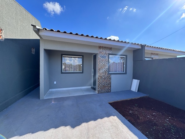 Locação - Casa com 2 quartos, 1 vaga de garagem, Quintal amplo, Cará-Cará.