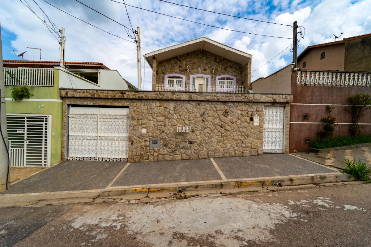 Casa para venda em Jardim Tannus com 3 quartos, sendo 1 suíte, 270m²
