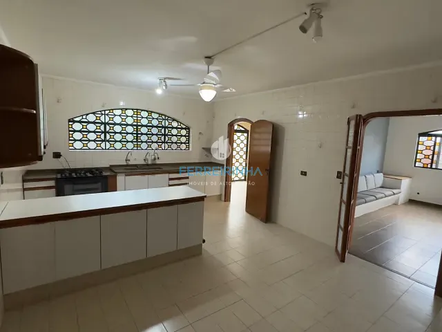 Casa com 800m² 4 quartos e 3 banheiros, para alugar, no bairro Vila Ema em São José dos Campos