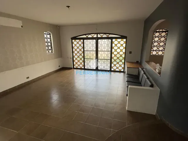 Casa com 800m² 4 quartos e 3 banheiros, para alugar, no bairro Vila Ema em São José dos Campos