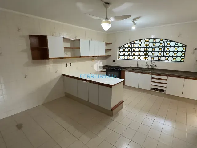 Casa com 800m² 4 quartos e 3 banheiros, para alugar, no bairro Vila Ema em São José dos Campos