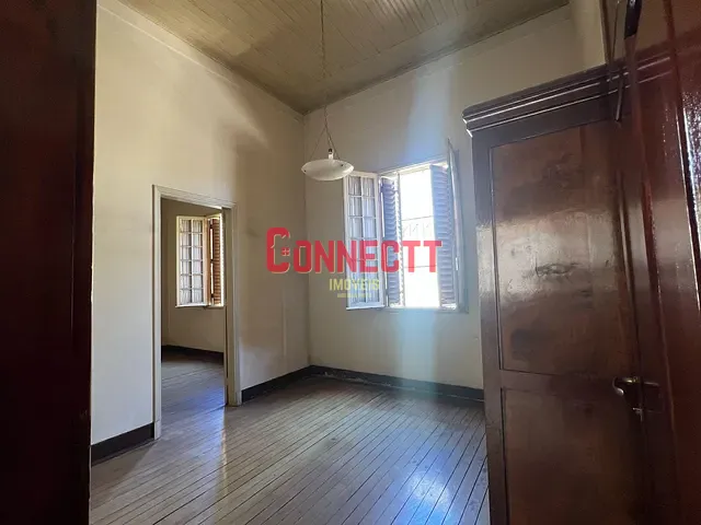 Casa 3 quartos e 2 banheiros, à venda, no bairro Centro em Ribeirão Preto