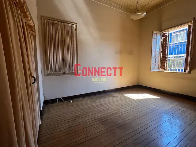Casa 3 quartos e 2 banheiros, à venda, no bairro Centro em Ribeirão Preto