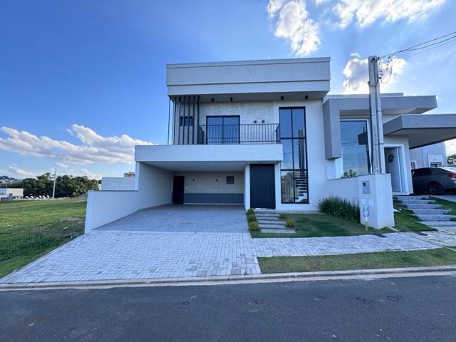 Venda e Locação - Sobrado de Alto Padrão com piscina, 3 suítes, 2 vagas, Churrasqueira, Condomínio Bosque Mistral, Jardim Carvalho.