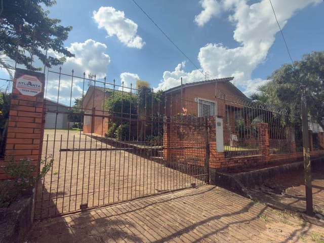 Locação - Casa Residencial/Comercial, 4 quartos, Barracão Amplo, Quintal Amplo, Próximo ao Parque Linear, Oficinas.