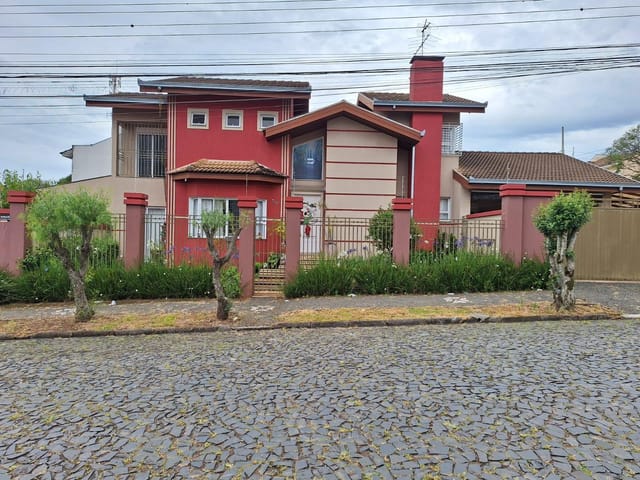 Venda e Locação - Casa com 2 suítes (sendo 1 suíte master), 2 vagas, Área gourmet, Neves.