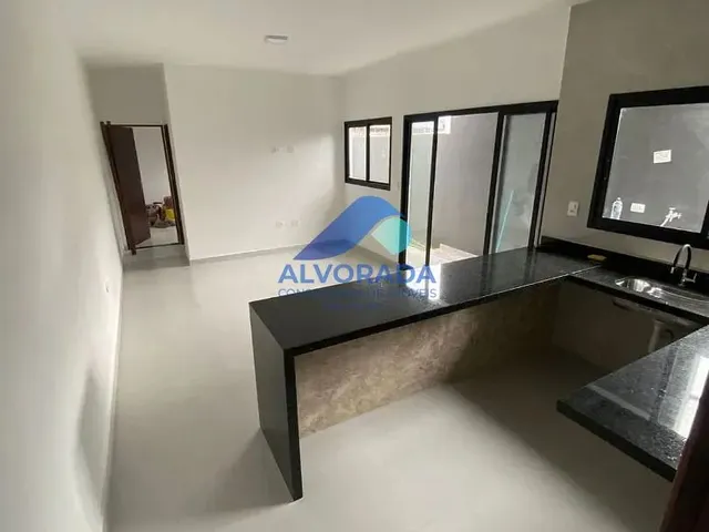 Casa com 140m² 2 quartos e 1 banheiro, à venda, no bairro Pontal de Santa Marina em Caraguatatuba